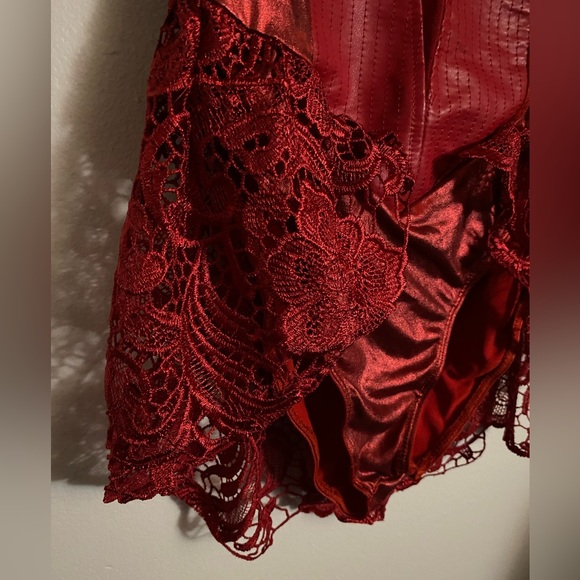 Flawed! Circus costume red with lace bodice detailing has pulled seam needs love - Picture 5 of 10